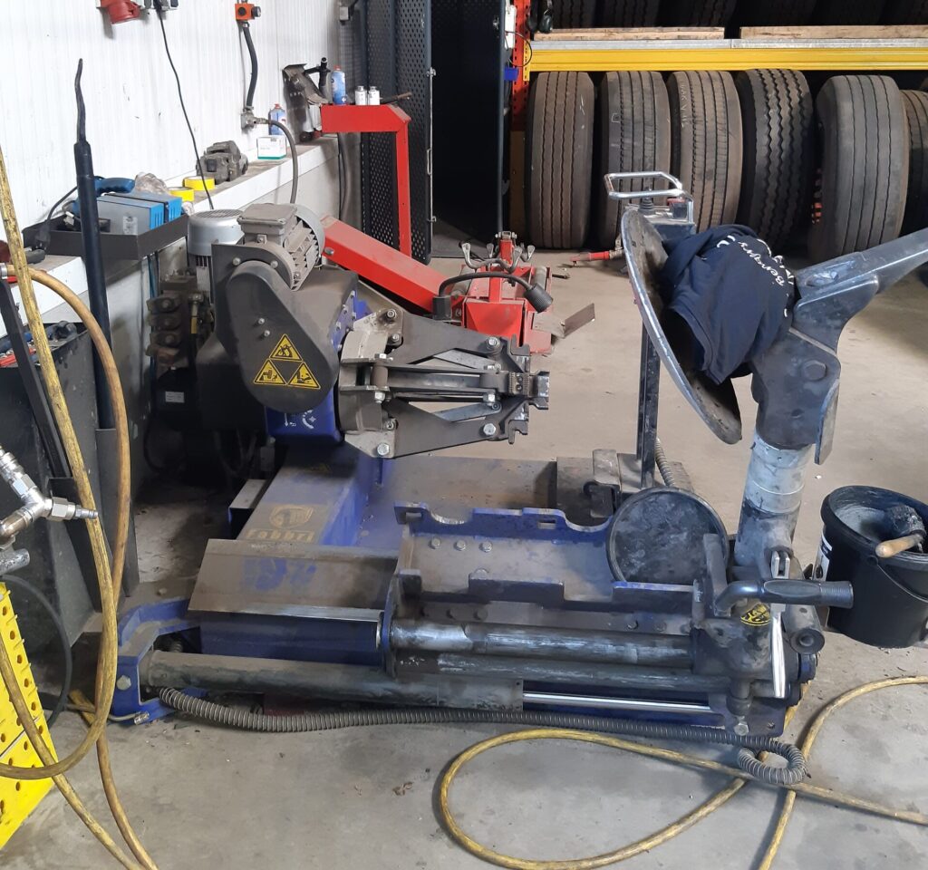 Banden balanceren en monteren.